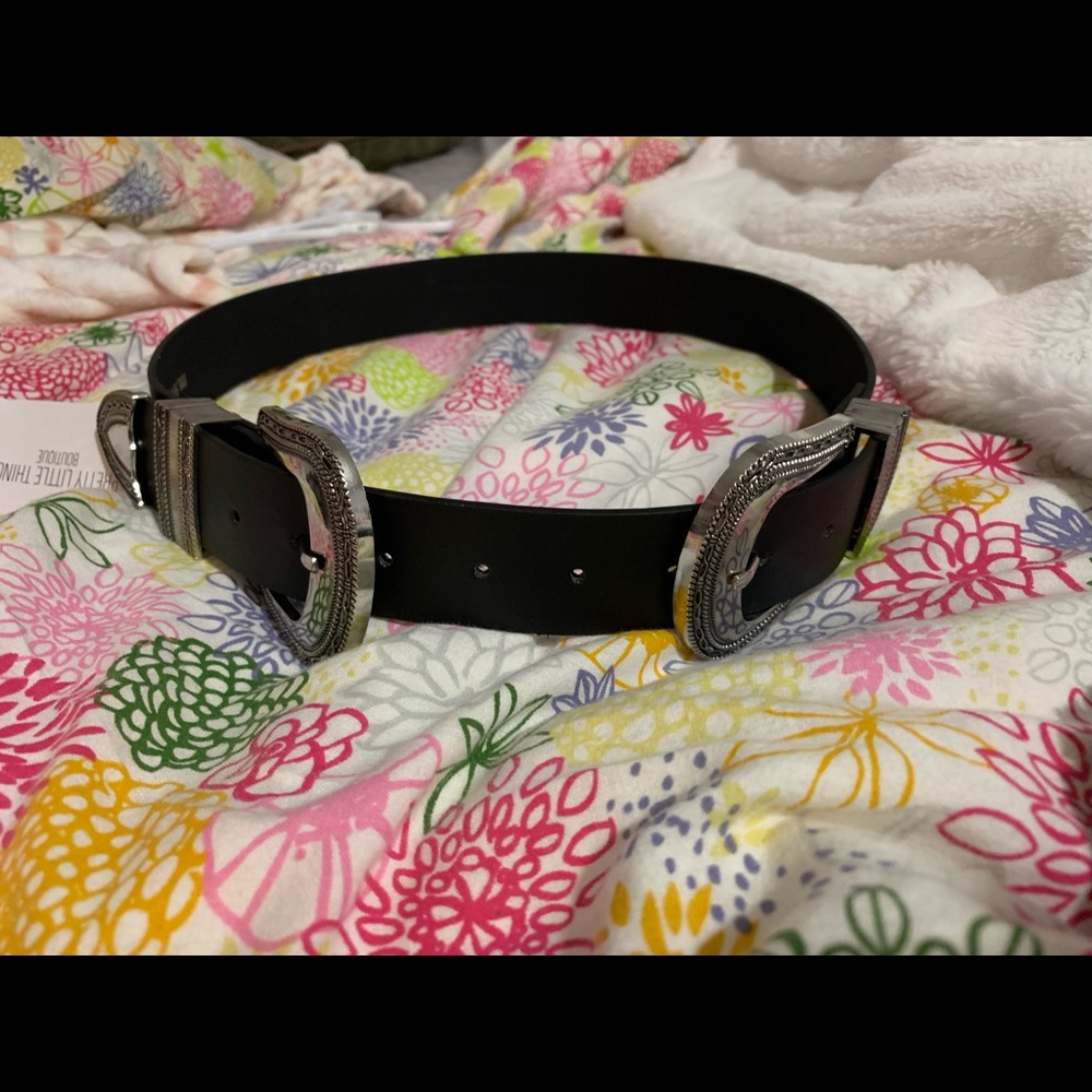 Two sided buckled belt